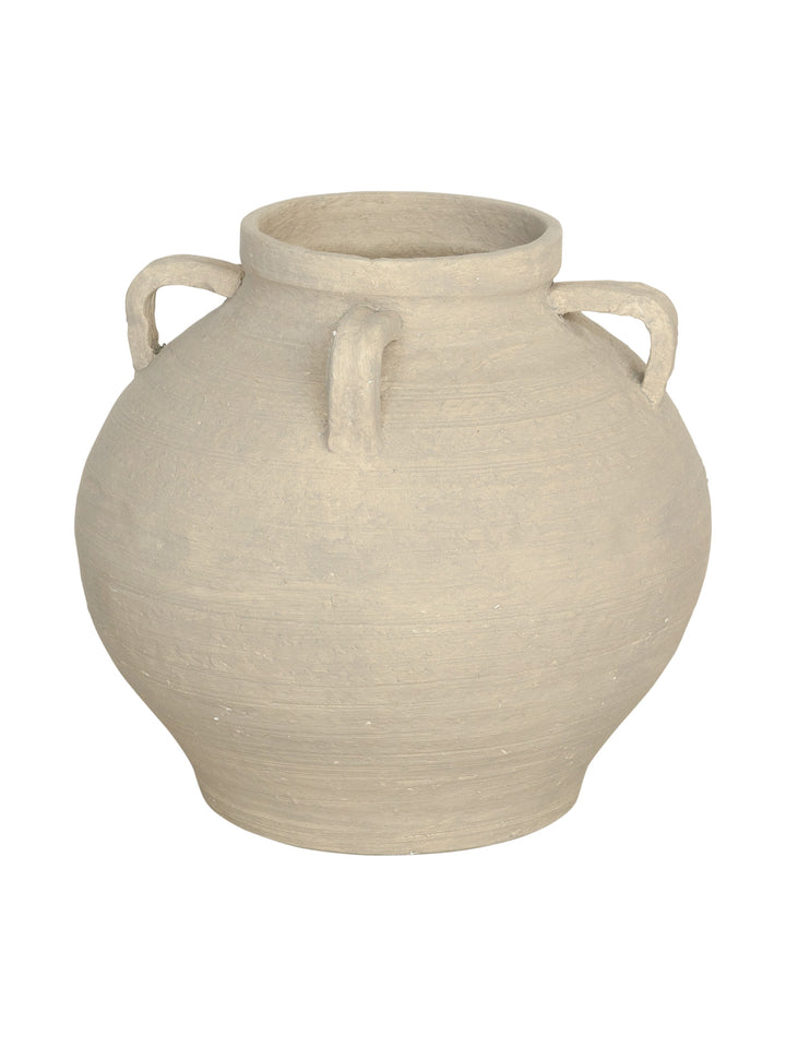 Gisele Vase in Sandcastle