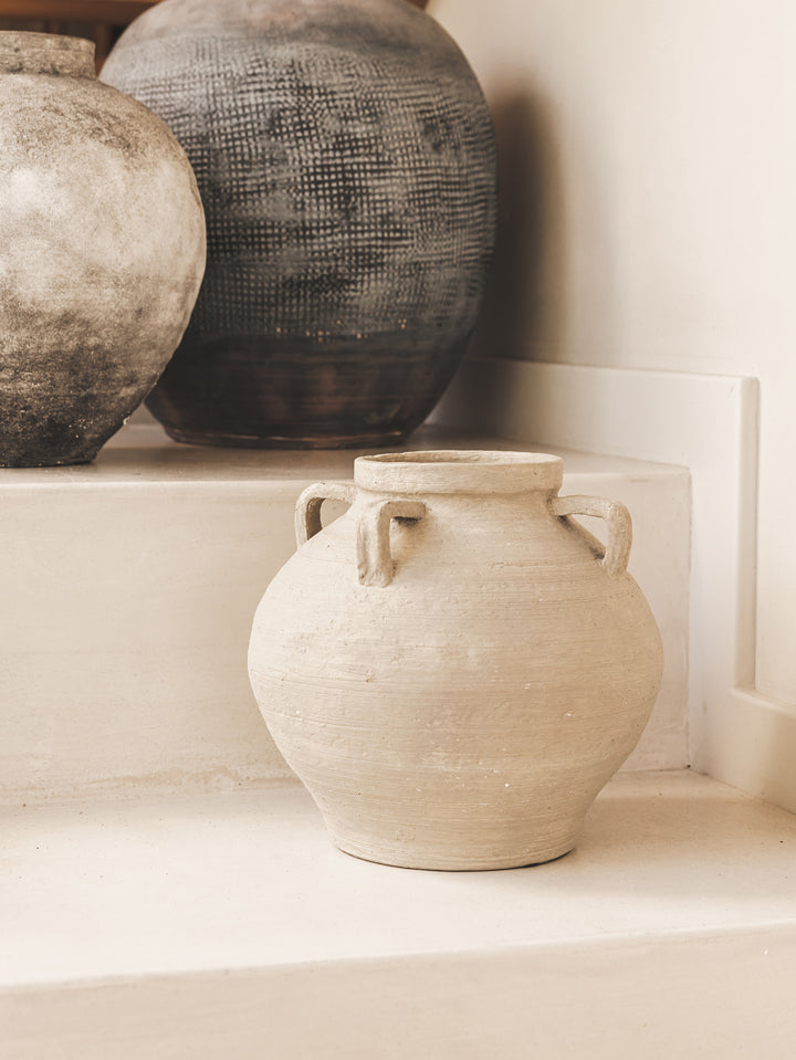 Gisele Vase in Sandcastle