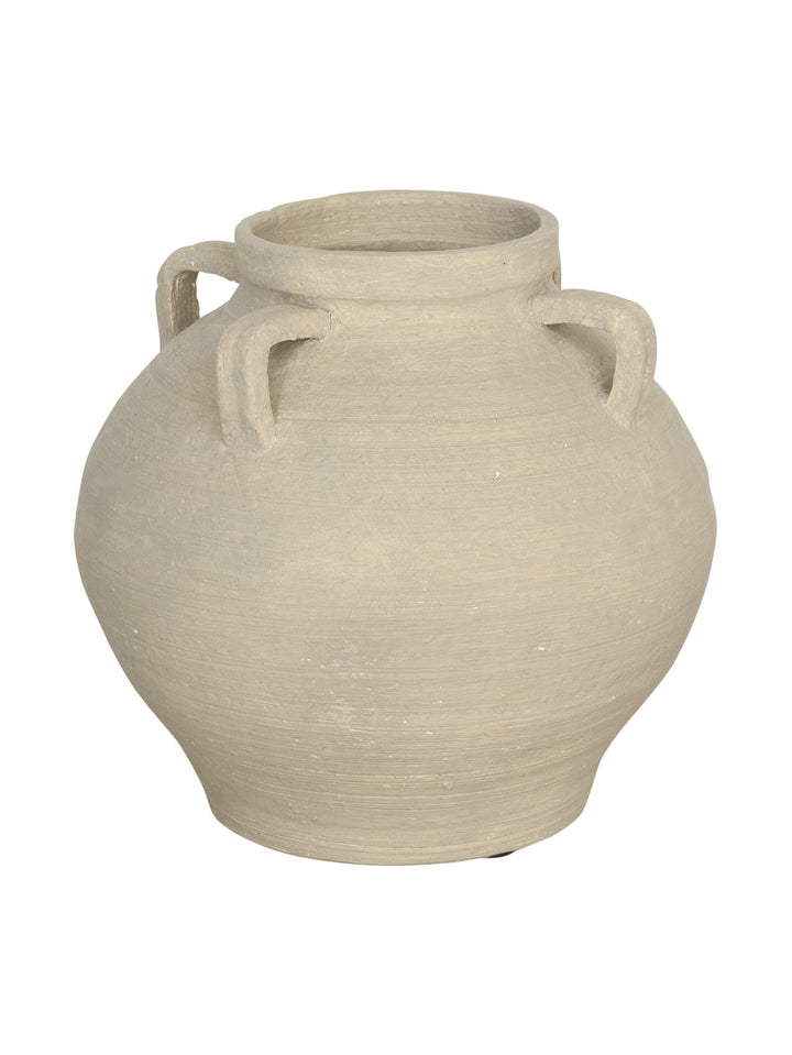 Gisele Vase in Sandcastle