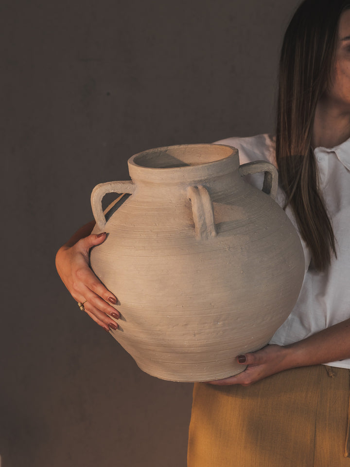 Gisele Vase in Sandcastle