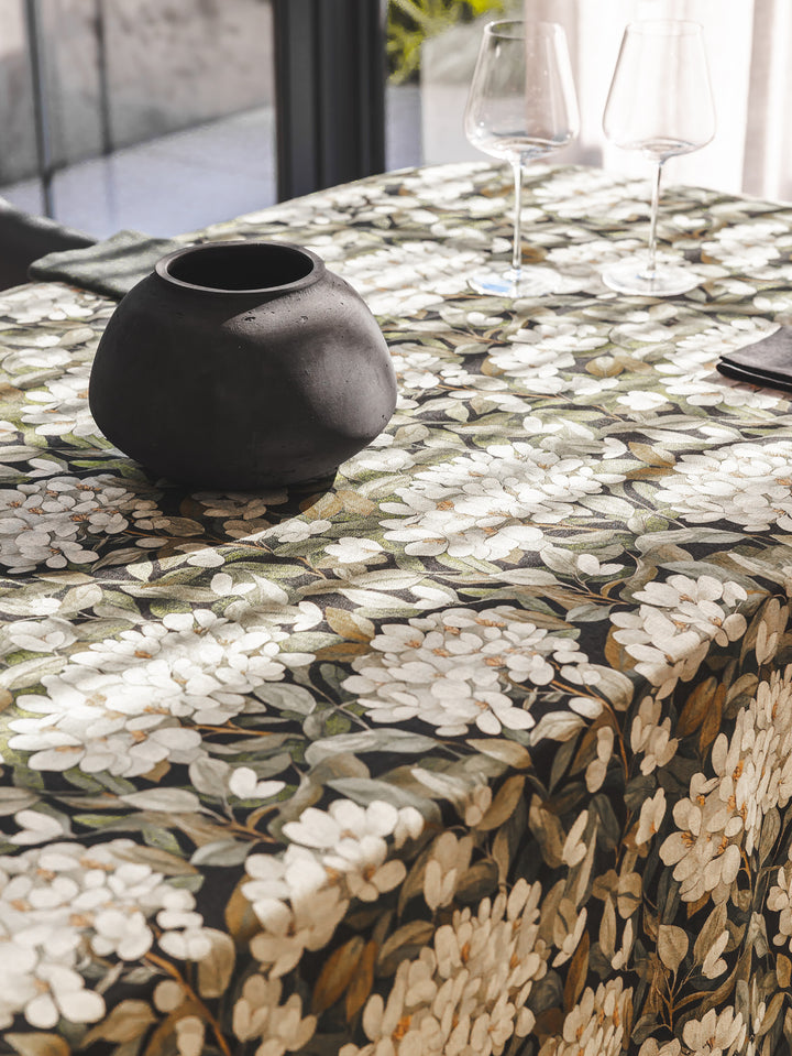 Petal Tablecloth in Eclipse