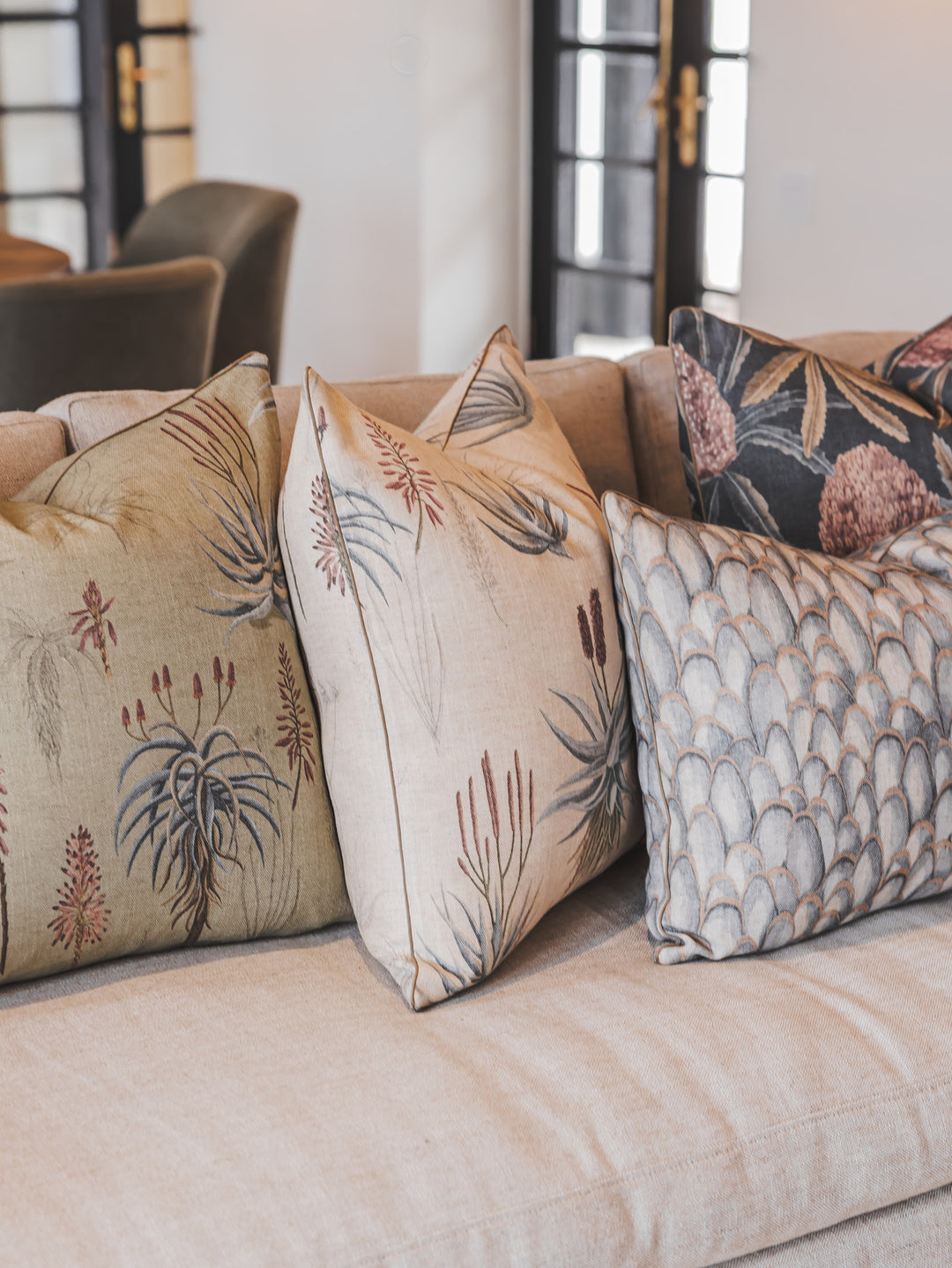 Queens Candelabra Scatter in Horizon