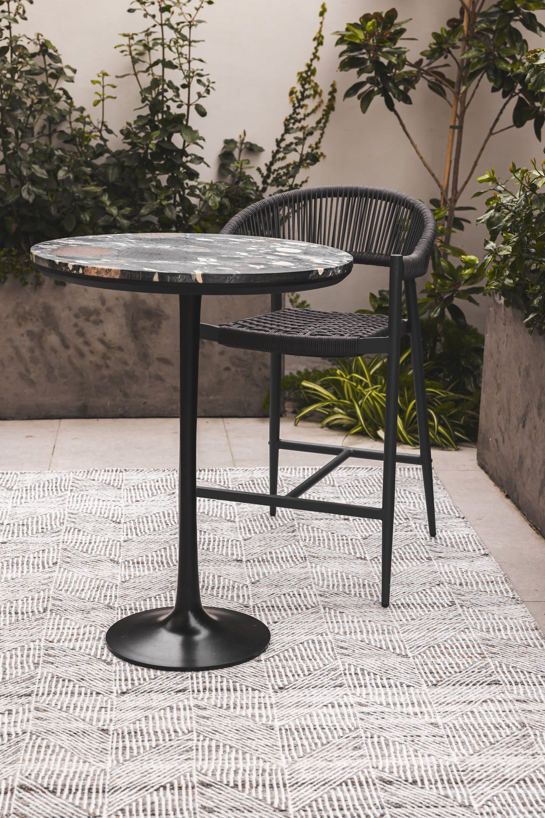 Sunstrokes Rug in Gull