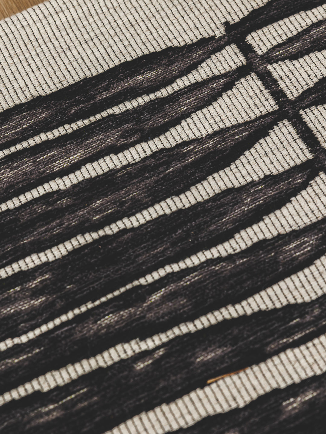 Vertigo Rug in Onyx