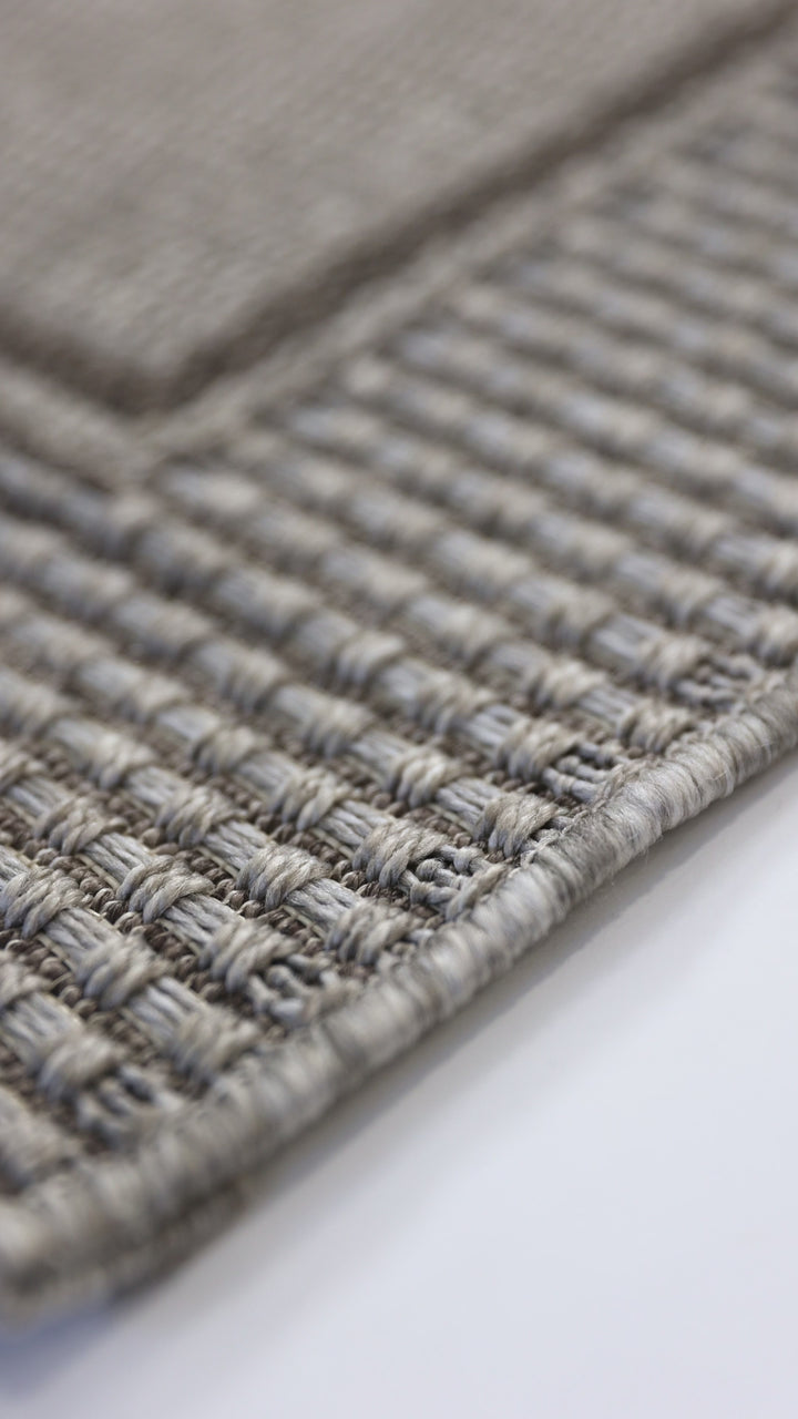 Sundeck Outdoor Rug in Cobble