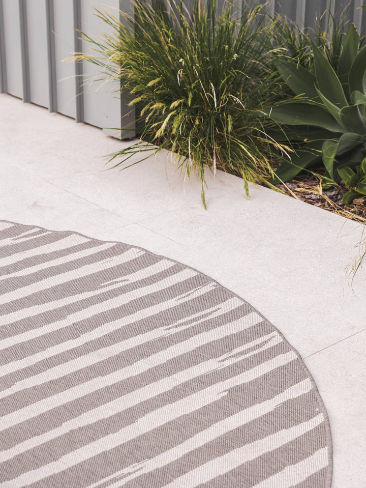 Right Circles Round Rug in Pebble - Round Rug- Hertex Haus Online - badge_fully_outdoor