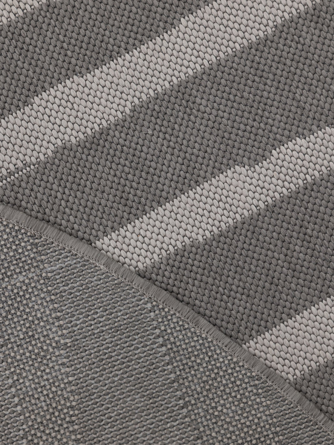 Right Circles Round Rug in Pebble - Round Rug- Hertex Haus Online - badge_fully_outdoor