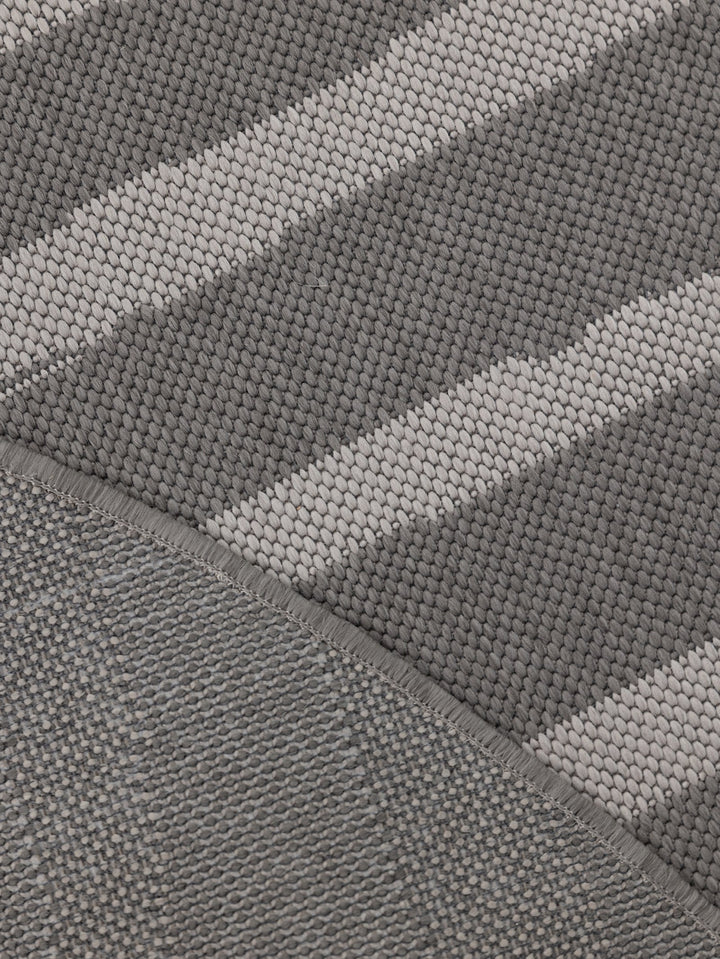 Right Circles Round Rug in Pebble - Round Rug- Hertex Haus Online - badge_fully_outdoor