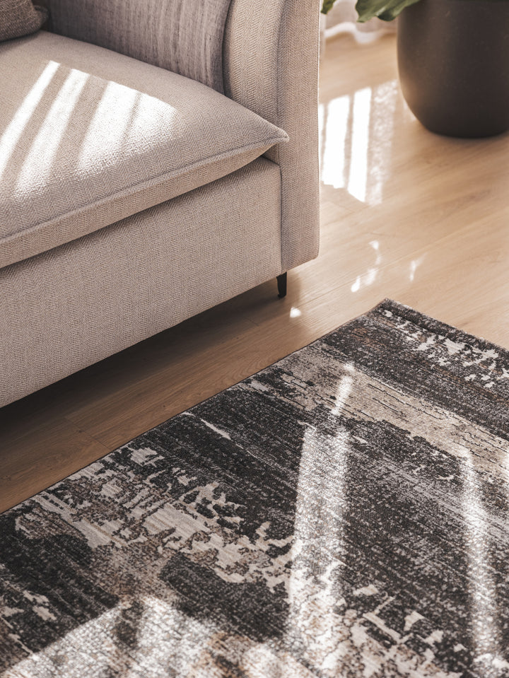 Apparition Rug in Phantom