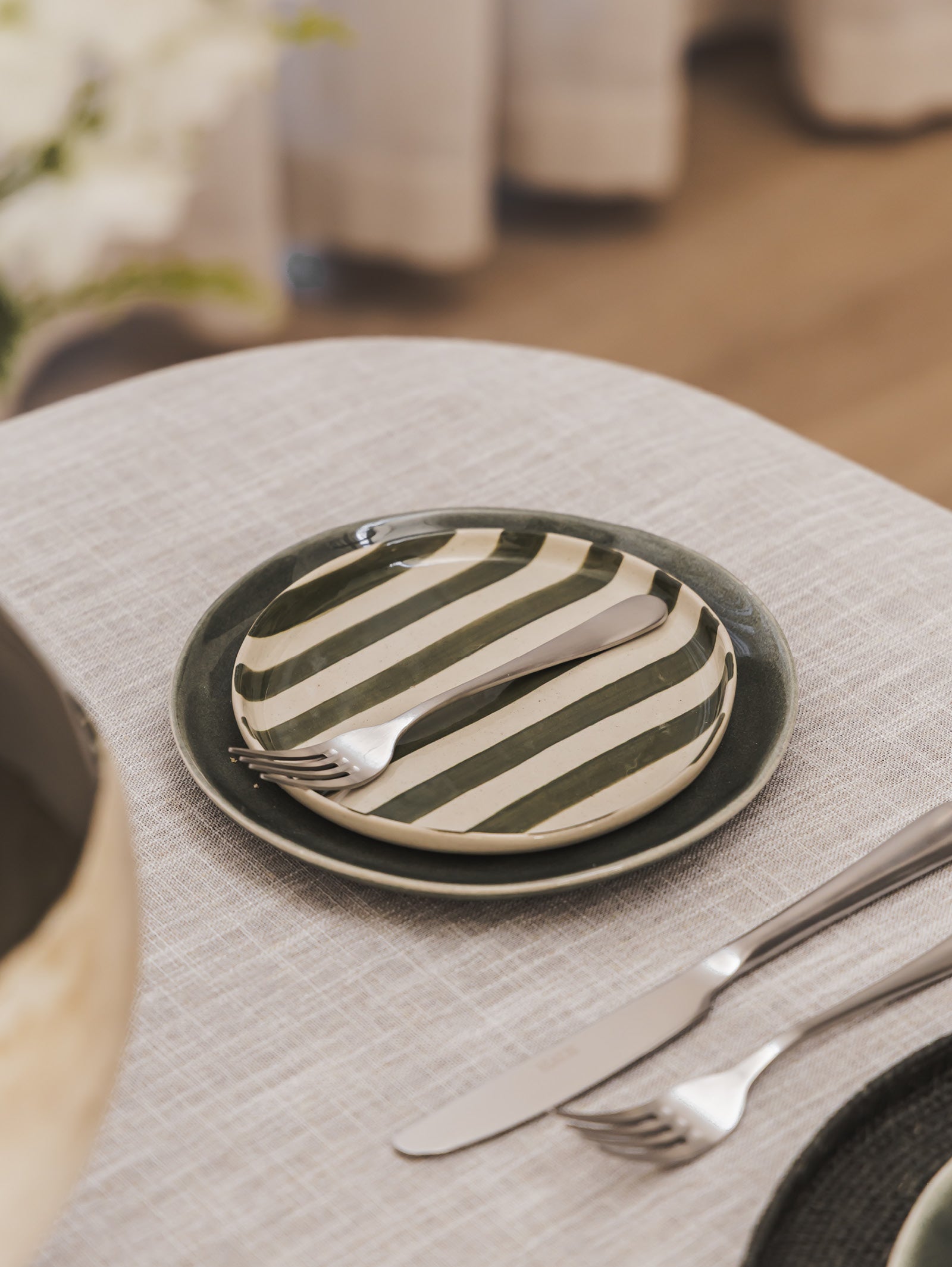 【 WORCESTER】キャビネットプレート Bandit Side Plate Set of 4 - Hertex Haus
