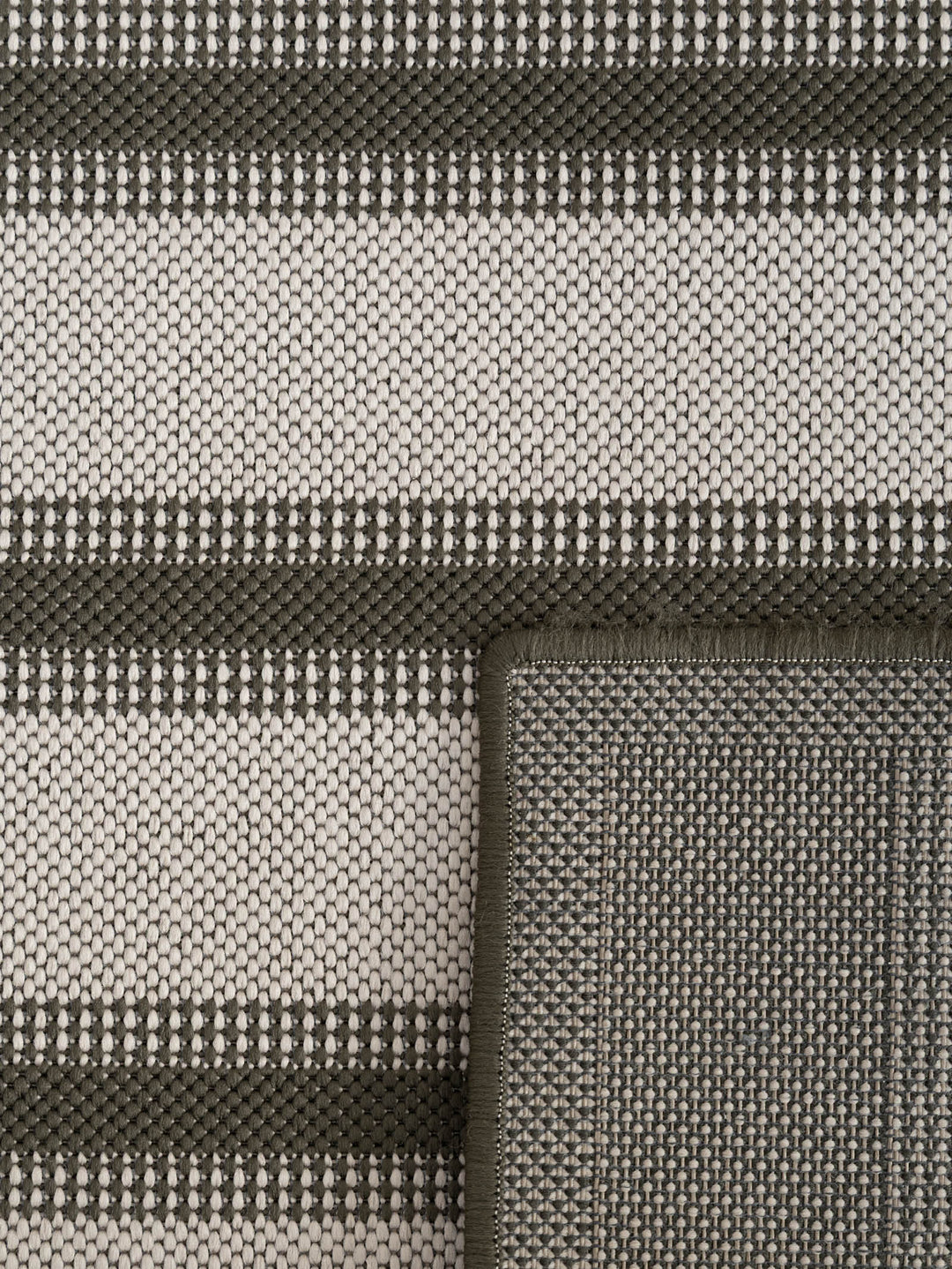 Angler Runner in Seaweed