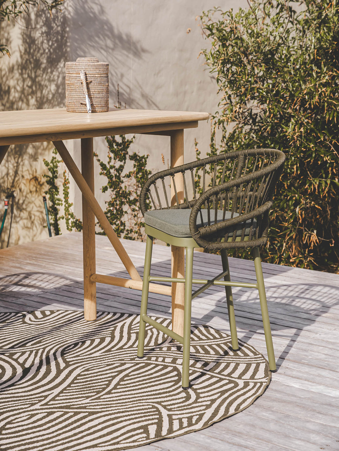 Current Round Rug in Seaweed