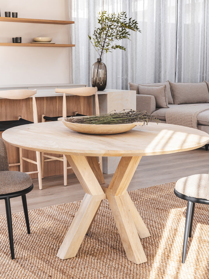 Chic 4-6 Seater Round Dining Table
