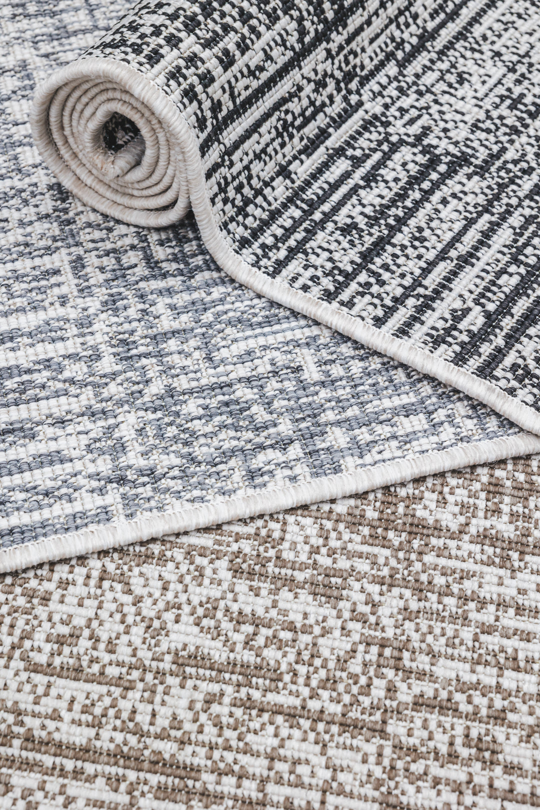 Cyber Outdoor Rug in Net