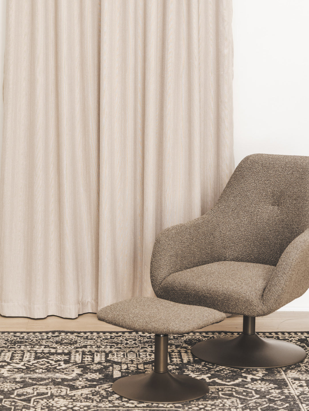 Dante Swivel Chair Set