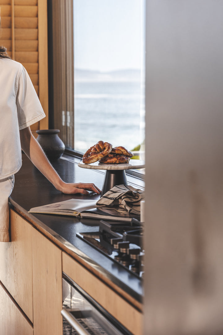 Delight Cake Stand in Moody