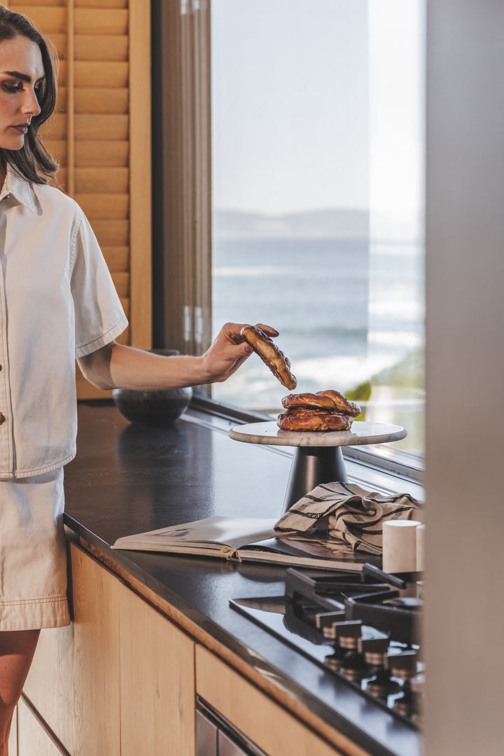 Delight Cake Stand in Moody