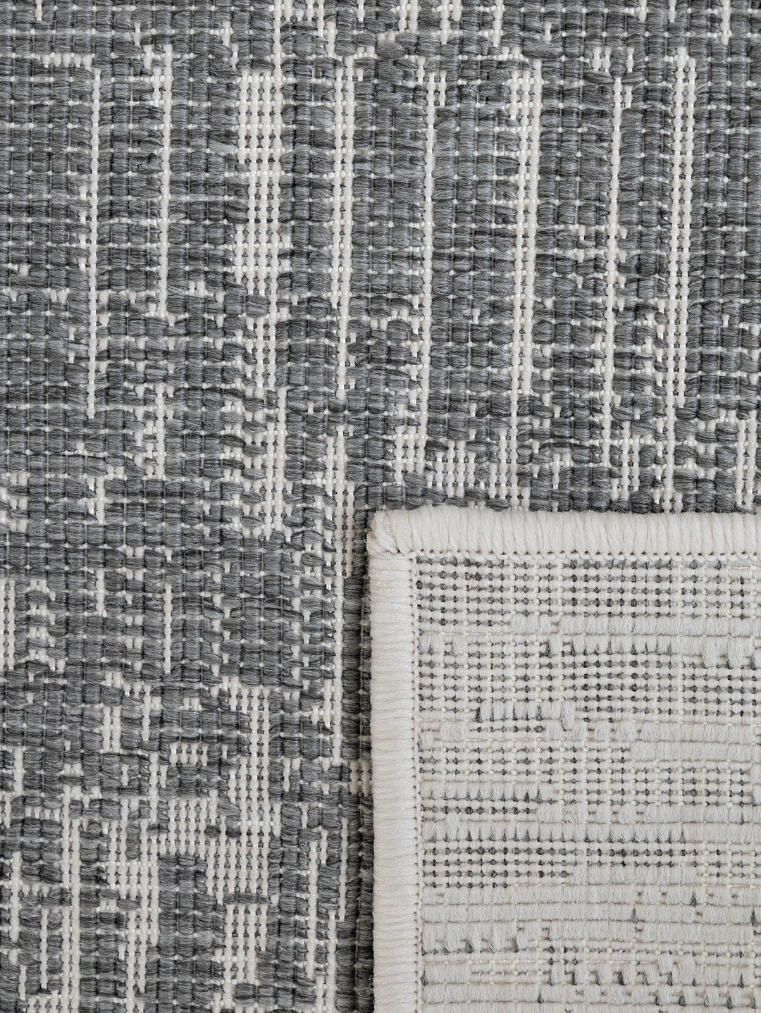 Dustveil Rug in Whisper