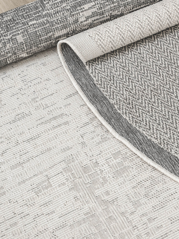 Dustveil Rug in Whisper