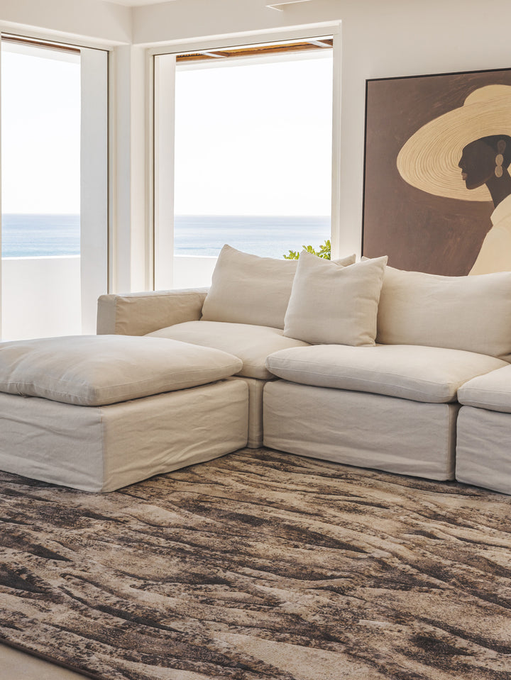 Engaging Rug in Warm Embrace
