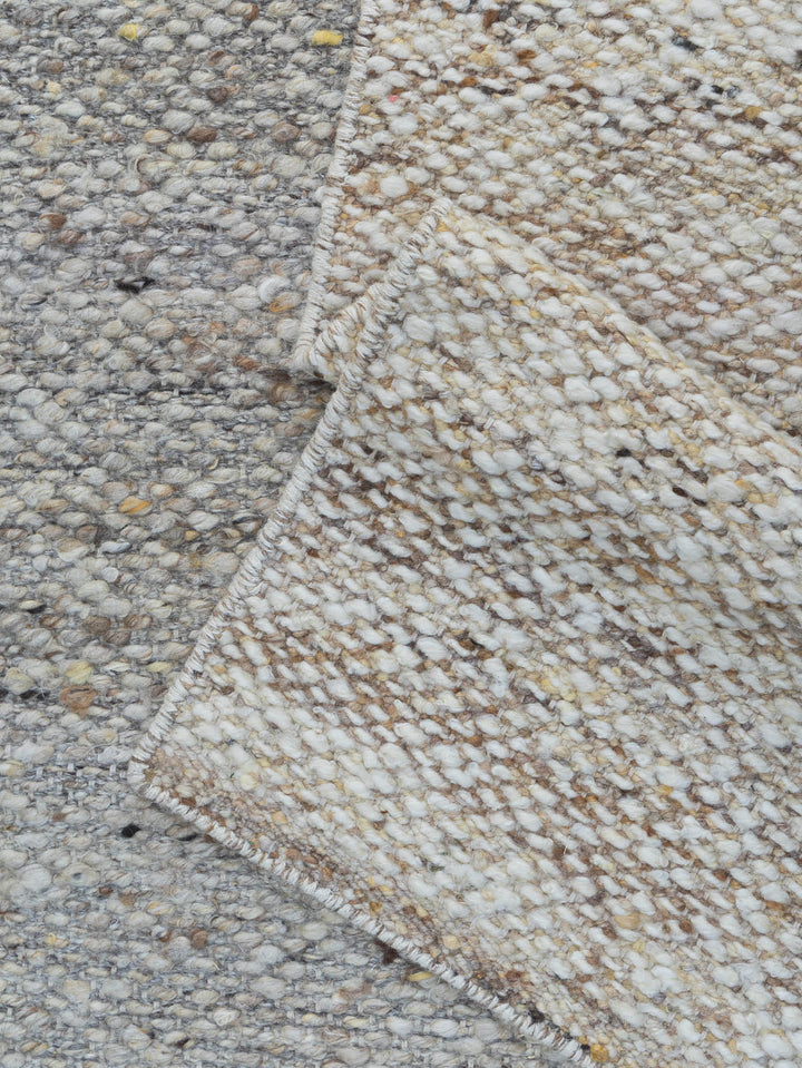 Everest Rug in Bark