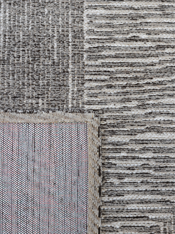 Facet Runner in Pumice