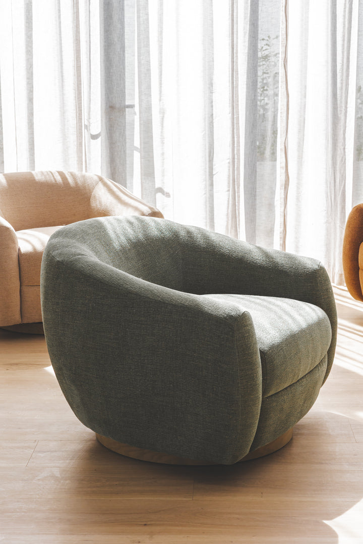 Grandeur Swivel Chair