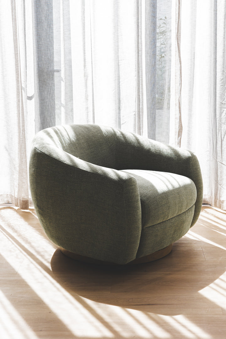 Grandeur Swivel Chair