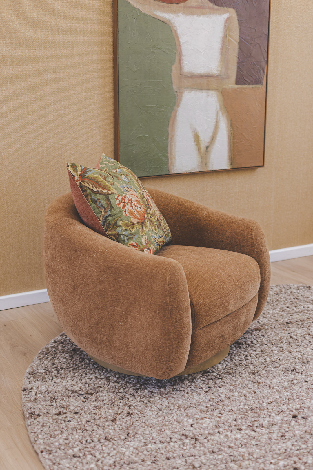 Grandeur Swivel Chair