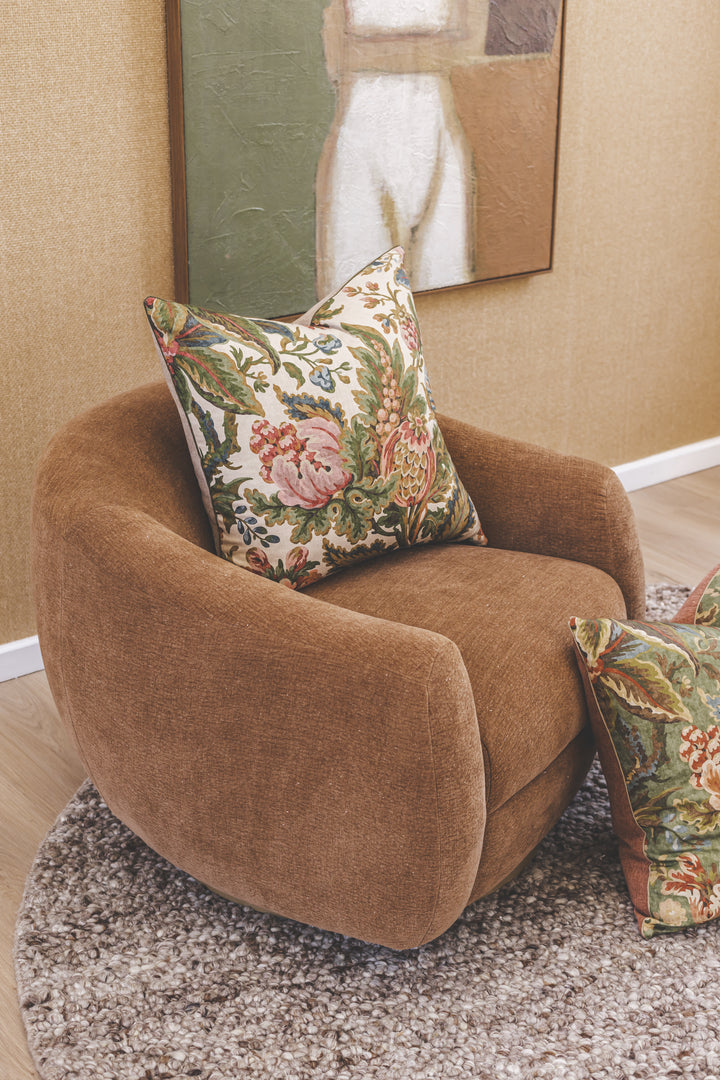 Grandeur Swivel Chair