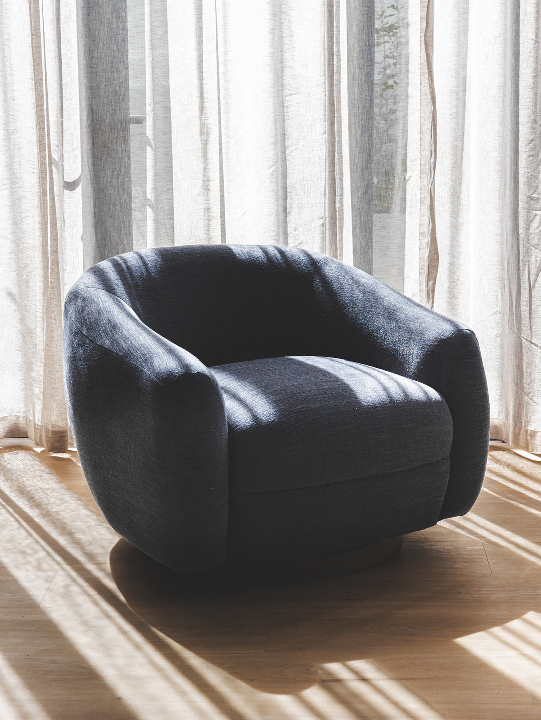 Grandeur Swivel Chair