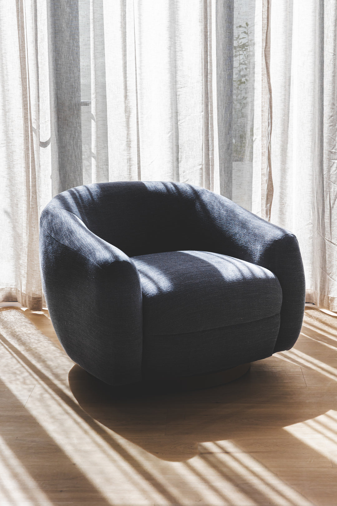 Grandeur Swivel Chair