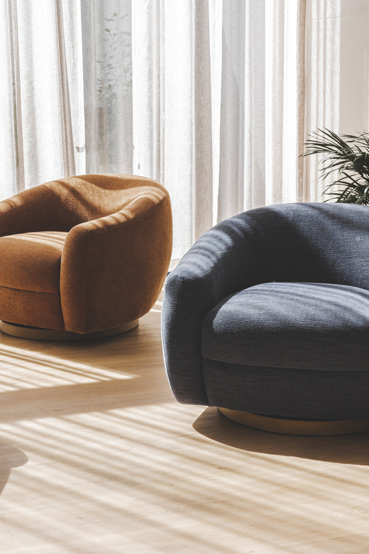 Grandeur Swivel Chair