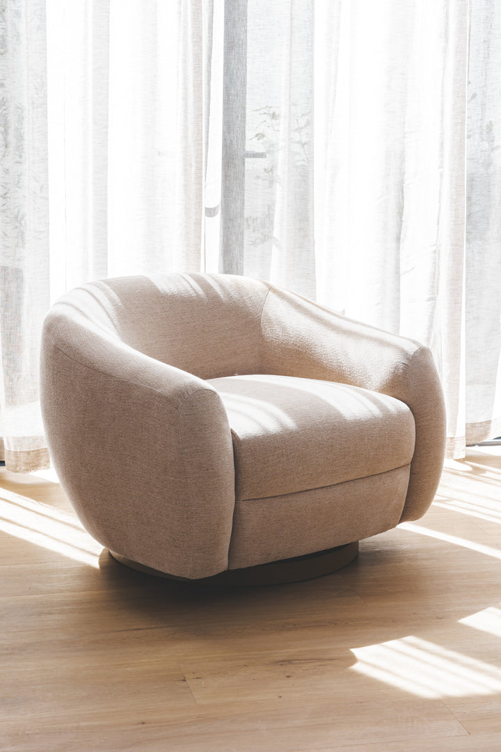 Grandeur Swivel Chair