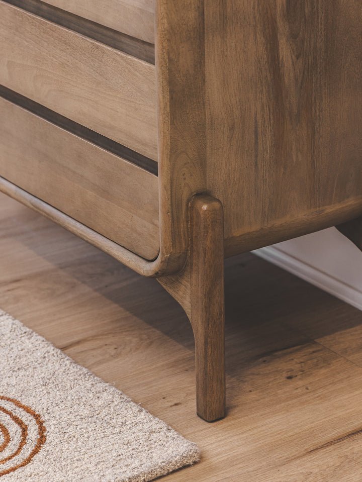 Hamptons Cabinet in Vintage