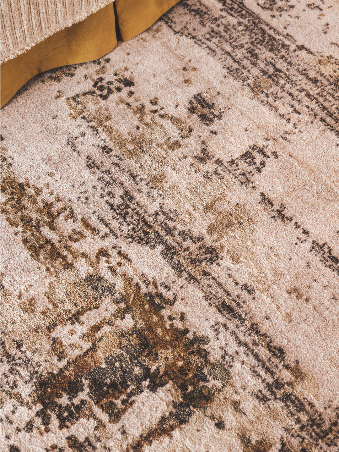Evanesce Rug in Breaking Dawn