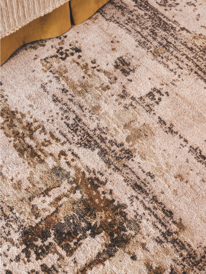 Evanesce Rug in Breaking Dawn