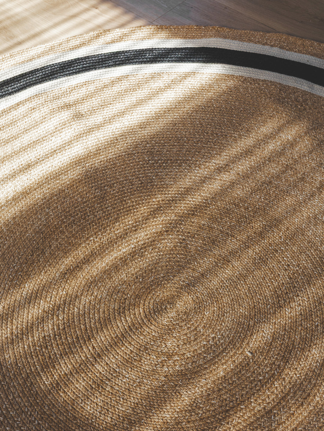 Hilo Round Rug in Pirate