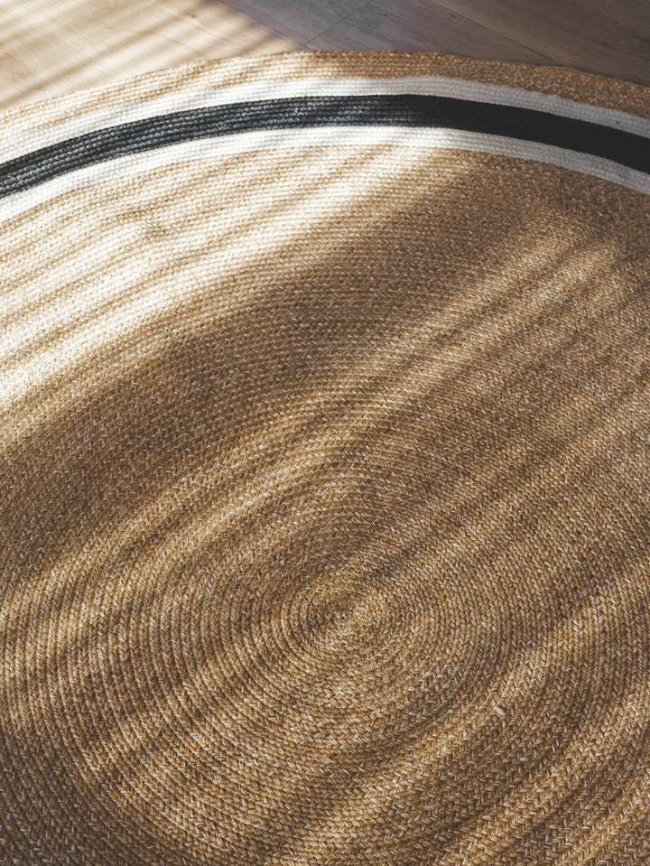 Hilo Round Rug in Pirate