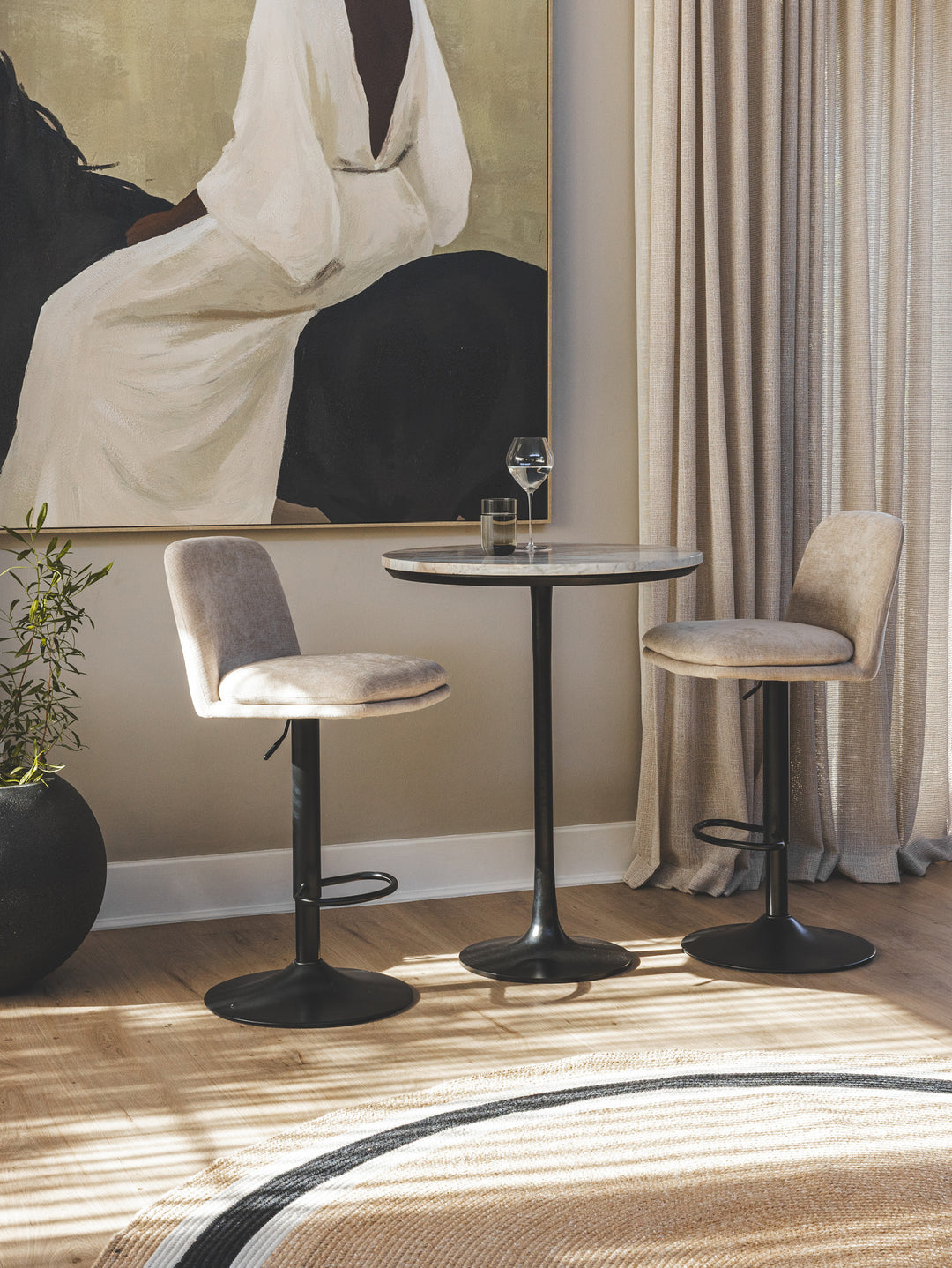 Hilo Round Rug in Pirate