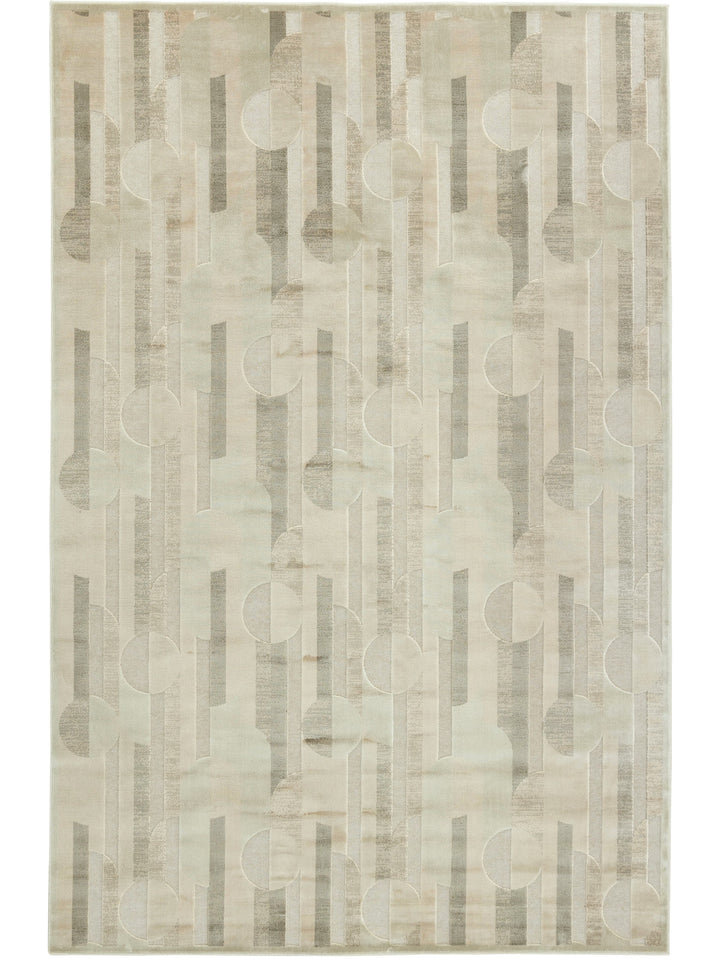 Patterned rug with geometric design 
