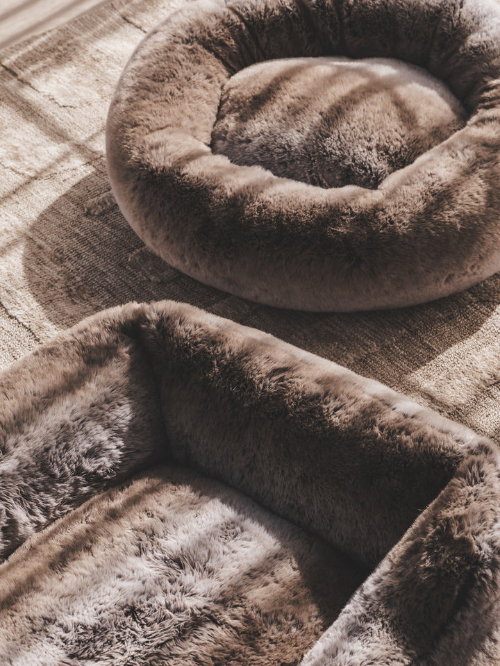 Lulu Faux Fur Pet Bed in Coco