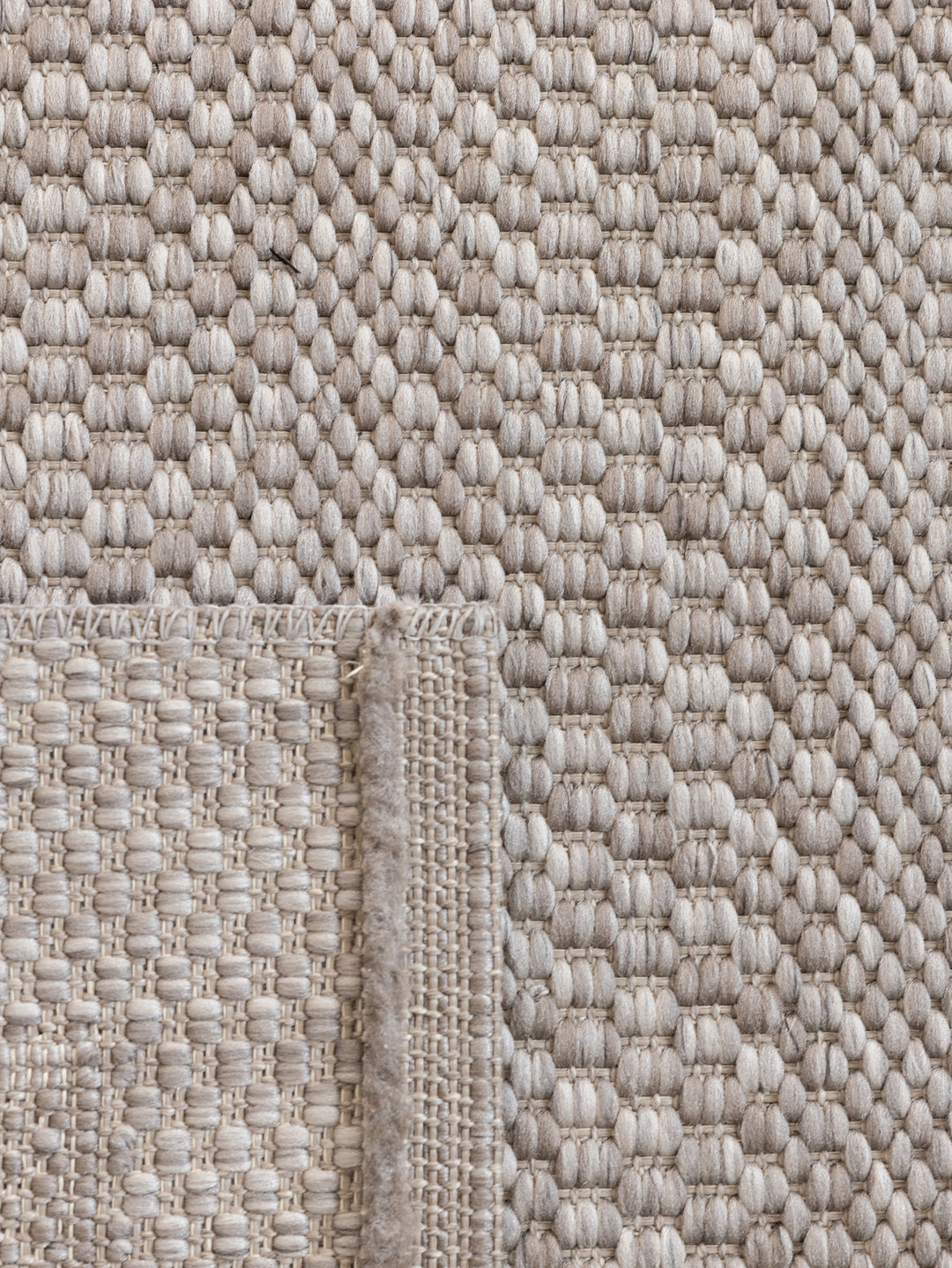 Make Waves Rug in Cobbles