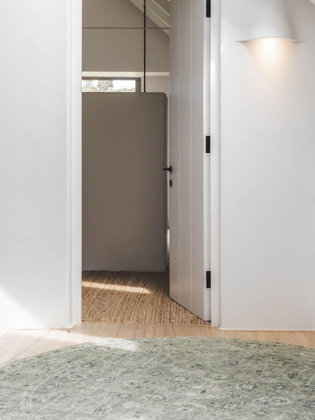 Baroness Round Rug in Limestone