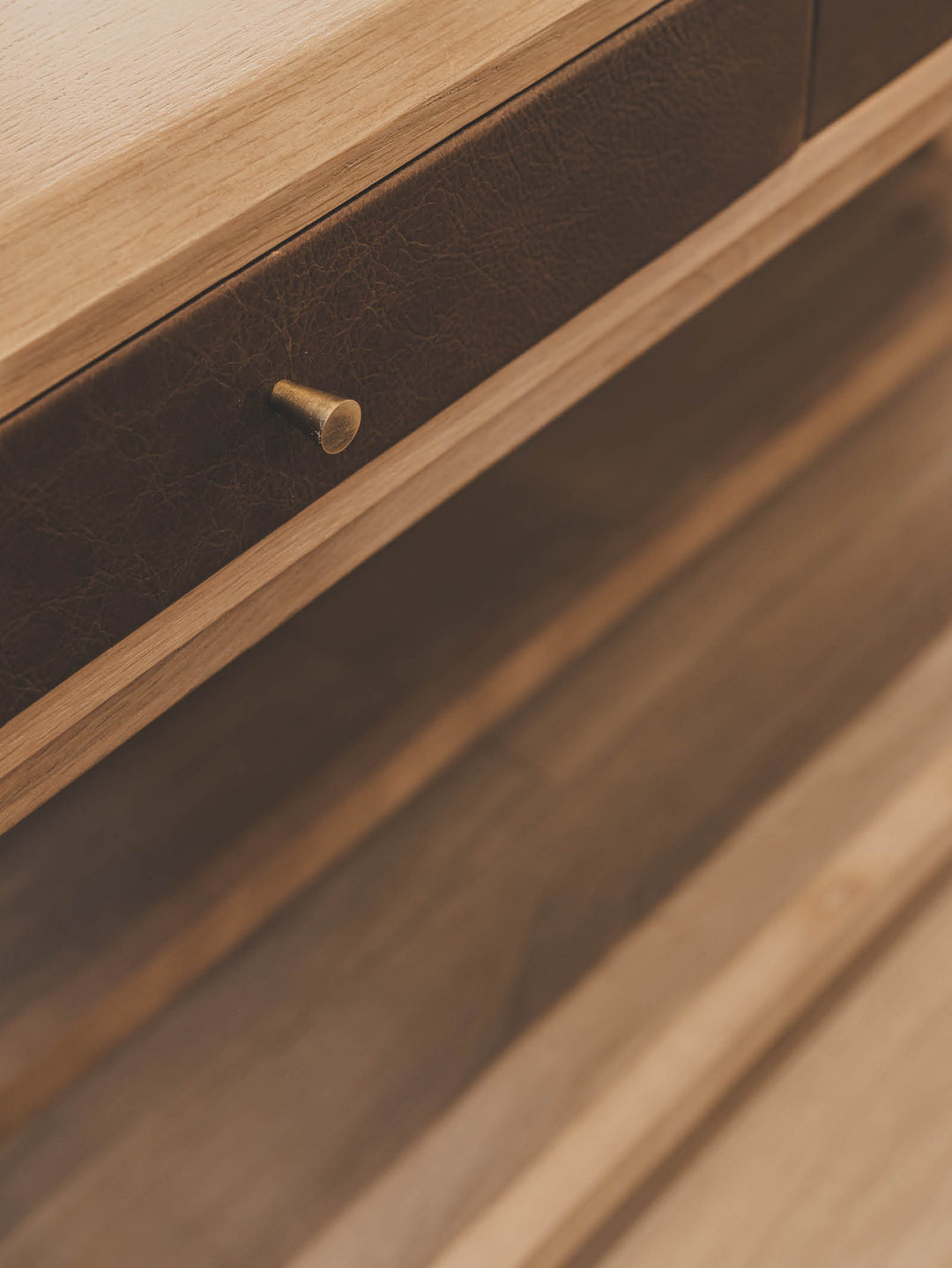 Memphis Oak Console in Mocha