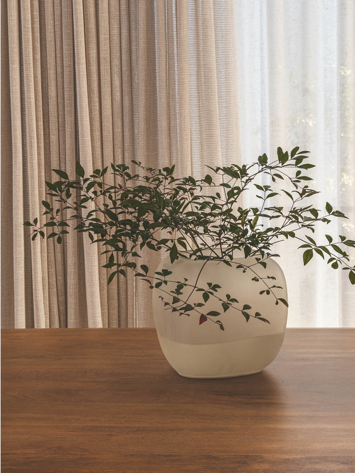 Mira Vase Medium in Pearl