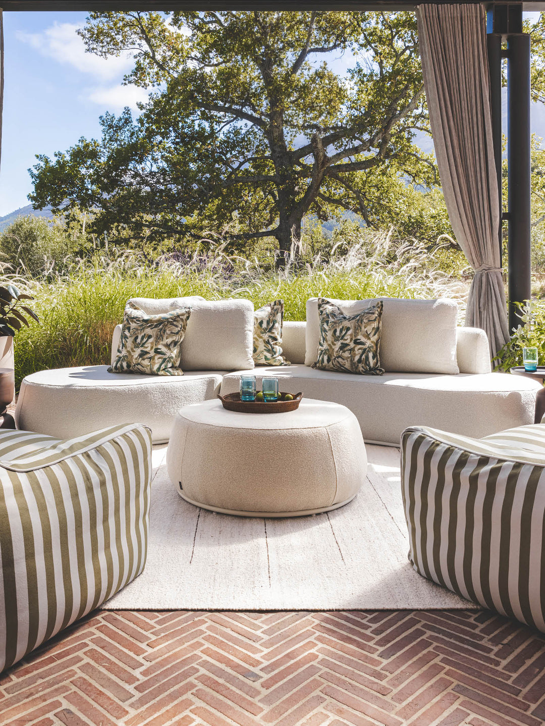 Mona Outdoor Sofa Set in Aborio