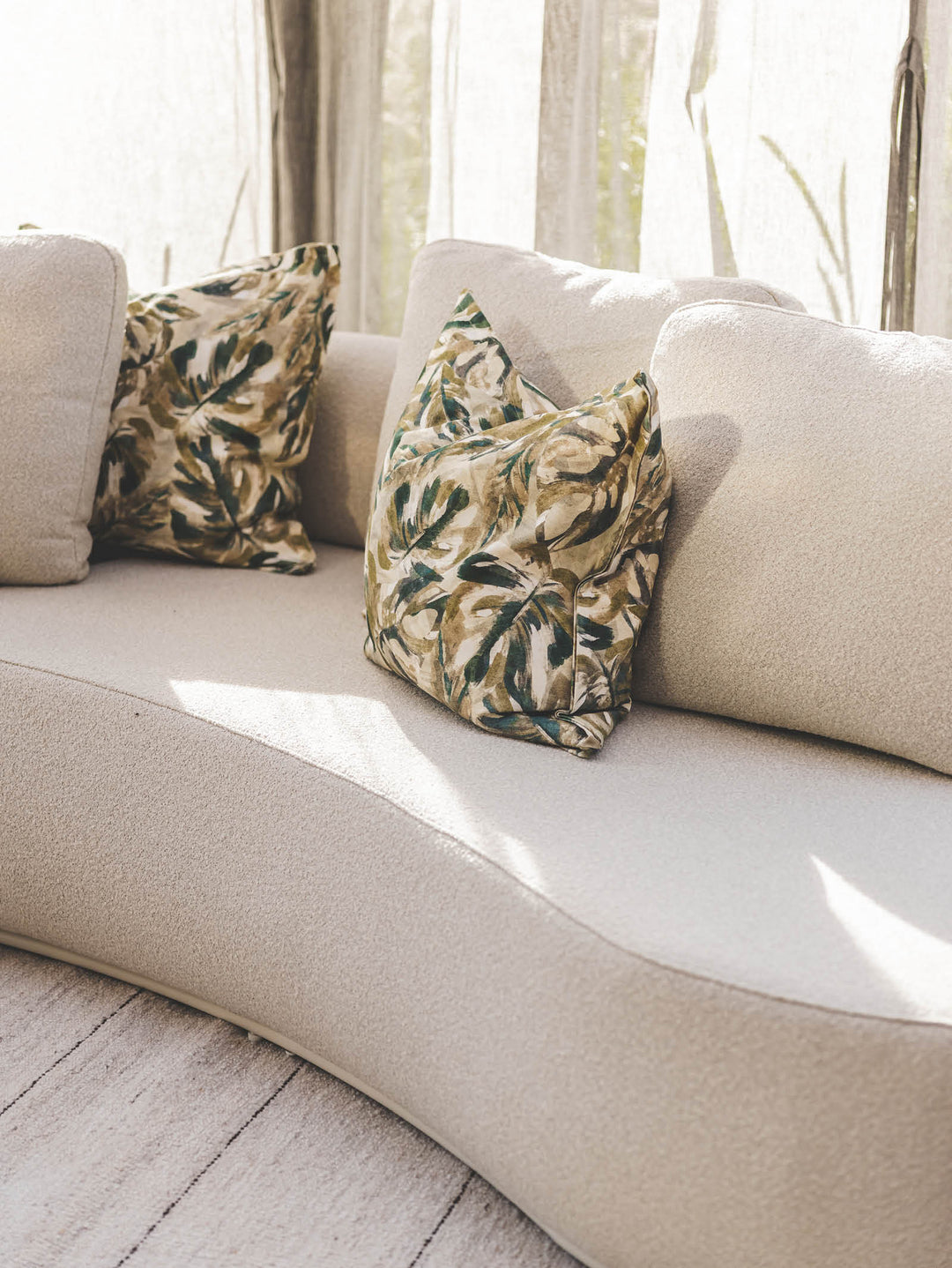 Mona Outdoor Sofa Set in Aborio
