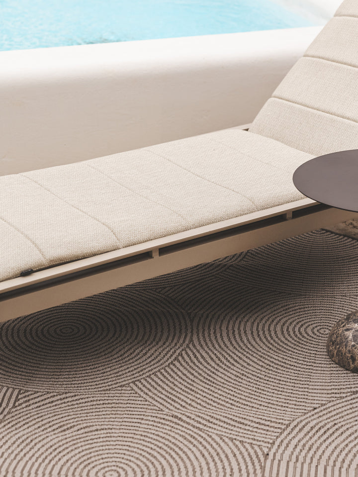 Nirvana Outdoor Lounger