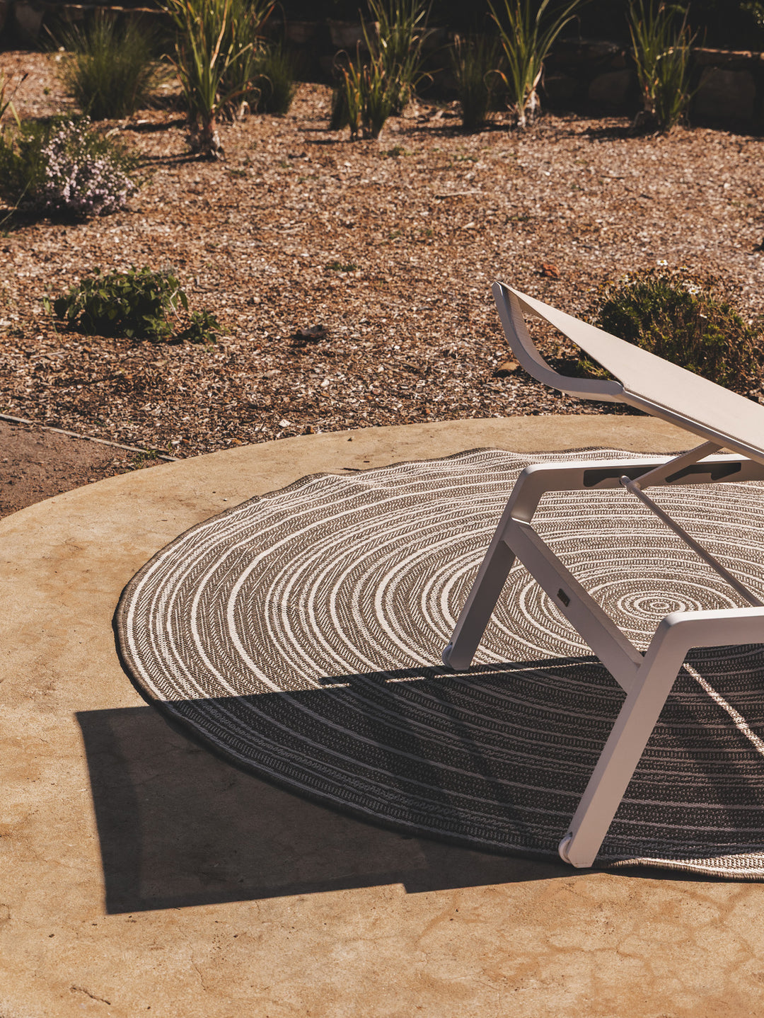 Orbit Round Rug in Lino